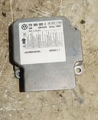 Volkswagen Touran I Airbag control unit/module 1T0909605C