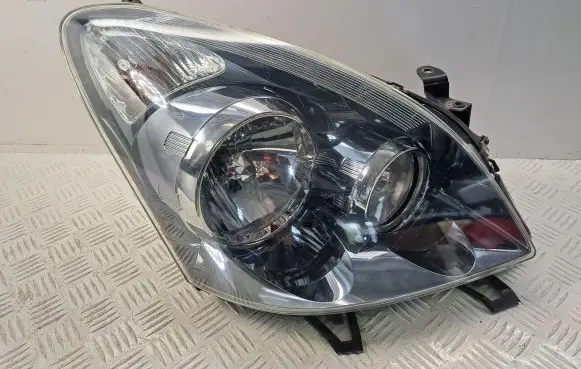 Toyota Corolla Verso AR10 Headlight/headlamp 811300F080