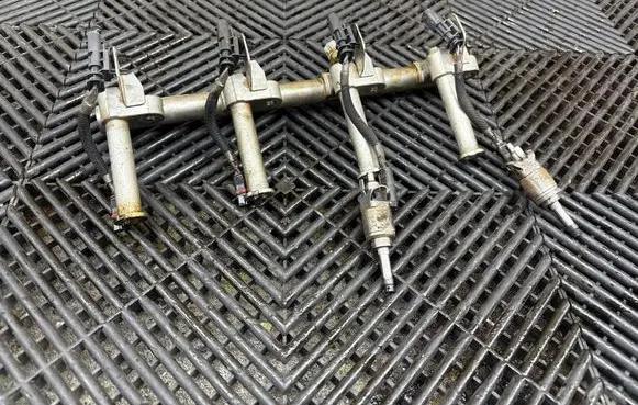 Volvo XC90 Fuel main line pipe P31336652
