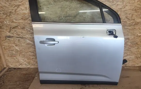 Chevrolet Orlando Front door