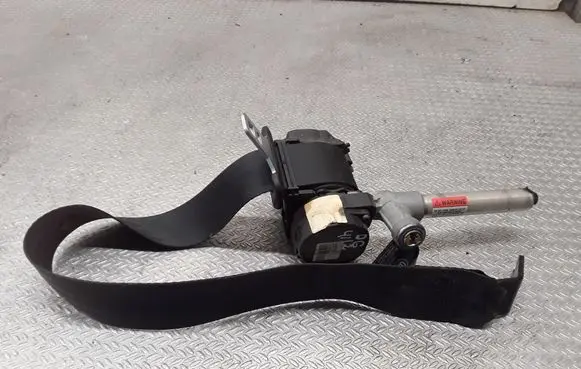 Volvo S80 Rear seatbelt