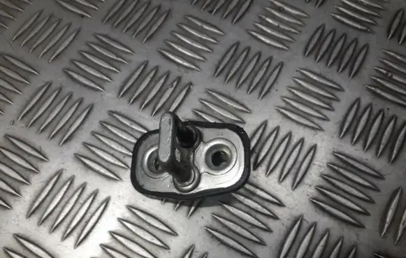 Peugeot 207 Front door lock loop/hook striker 9655466380