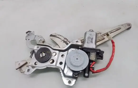 Mitsubishi Pajero Sport I Rear door window regulator with motor