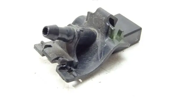 Lexus RC Windshield washer spray nozzle 