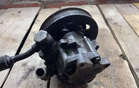 Audi A6 S6 C5 4B Power steering pump 4B0145155D