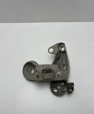 Audi A4 S4 B6 8E 8H Engine mounting bracket 8E0199352F