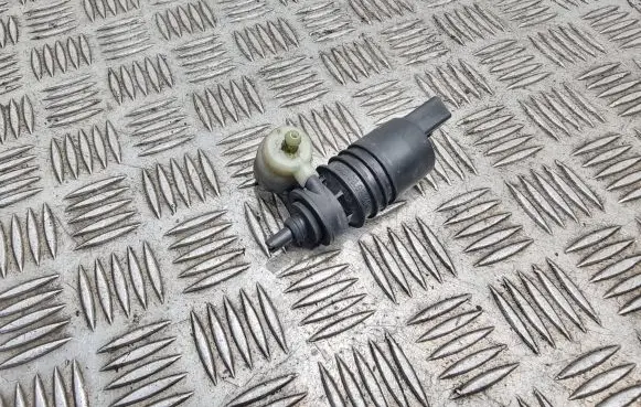 Mercedes-Benz E W212 Windscreen/windshield washer pump 2048660221 3091387