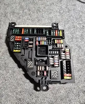 BMW 5 F10 F11 Fuse module 9234423