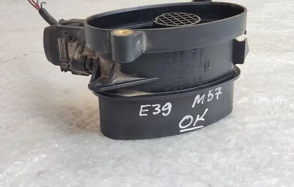 BMW 5 E39 Mass air flow meter 7787076 13627787076 77870760