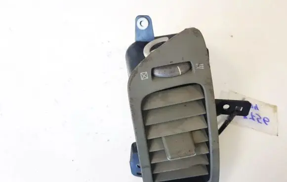 Nissan Primera Dash center air vent grill A1007033 A1007048
