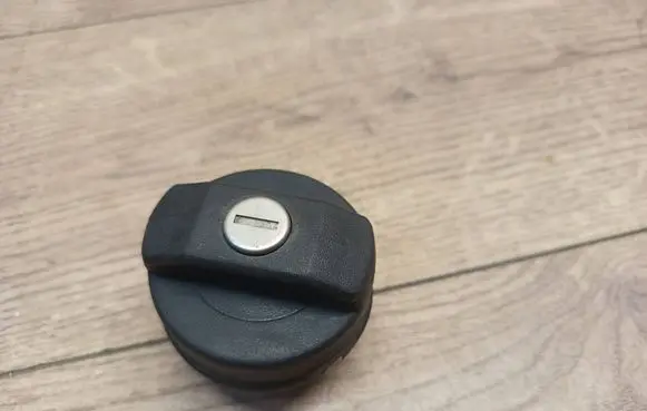 Audi A4 S4 B5 8D Fuel tank filler cap 191201553