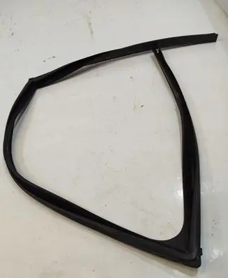Volkswagen Amarok Front door rubber seal 