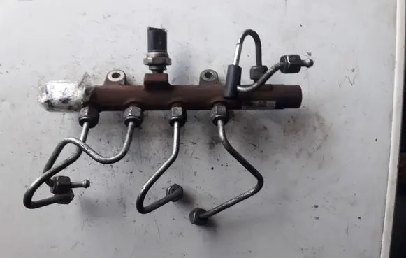 Renault Megane II Fuel distributor 5WS40154