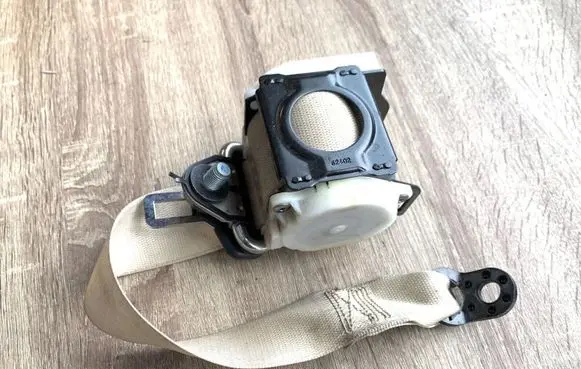 Mercedes-Benz CLK A209 C209 Rear seatbelt A2038601585 2038601585