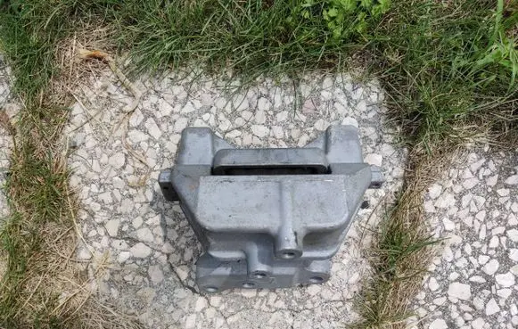Hyundai Santa Fe Engine mount bracket