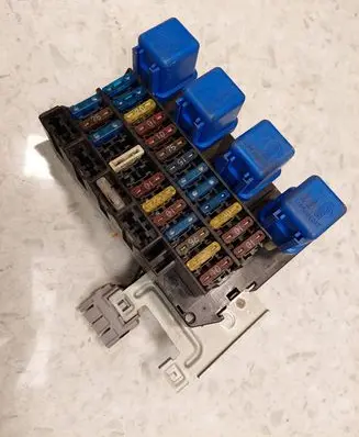 Nissan Navara D22 Fuse box set 243110E00 72404047