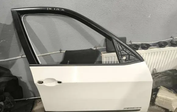 BMW X5 E70 Front door 68821313BB