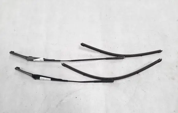 Front wiper blade arm