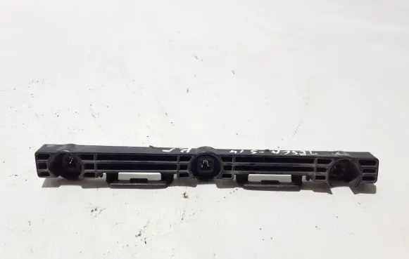 Tesla Model S Front bumper mounting bracket 1003692