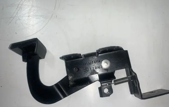 Skoda Fabia Mk1 (6Y) Fuel cap release pull handle 6Y1827611A C7BN