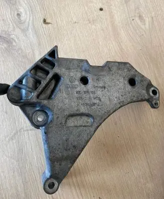 Volkswagen Scirocco Engine mounting bracket 03L199207 KTS23V120