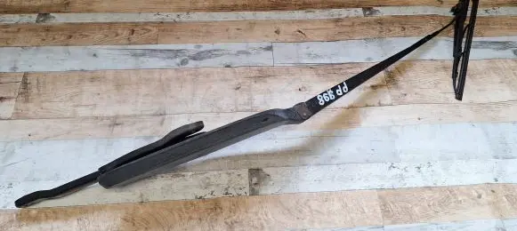 Nissan Almera Tino Front wiper blade arm