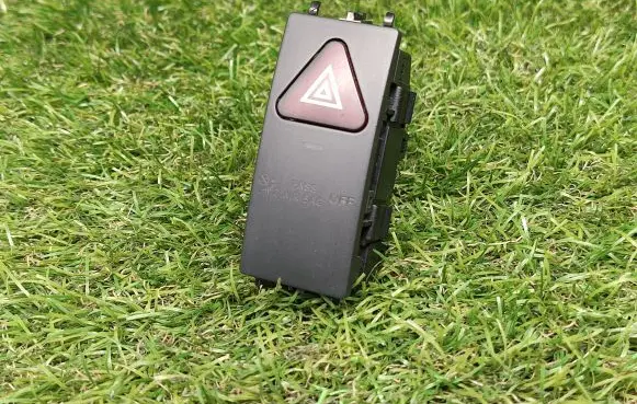 Mercedes-Benz E W212 Hazard light switch 2129052600