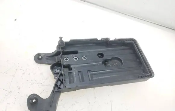 Seat Leon (5F) Battery tray 5Q0915321G 5Q0915331H