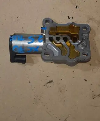 Volvo XC70 Camshaft vanos timing valve 8670422 040227 F34711602