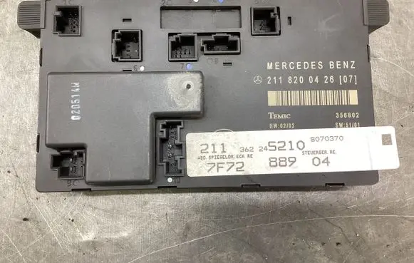 Mercedes-Benz E W211 Door control unit/module 2118200426 8070370 362245210