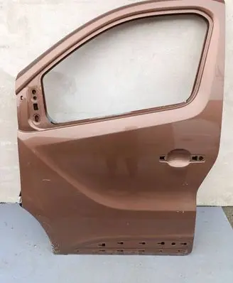 Renault Trafic III (X82) Front door