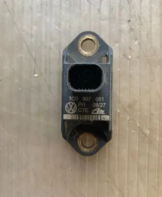 Volkswagen PASSAT CC Airbag deployment crash/impact sensor 3C0907651