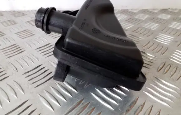 Mercedes-Benz R W251 Intake resonator A6421400087