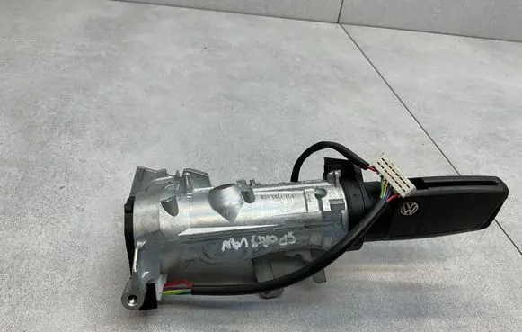 Volkswagen Golf Sportsvan Ignition lock 1K0905851 5Q0905865
