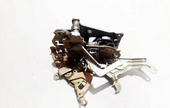 Mercedes-Benz C W202 Rear door lock 2027300535