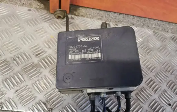 Volvo S40 ABS Pump 30794730AA