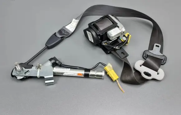 Honda CR-V Front seatbelt 608200000A A81450SWWE0B 6073519