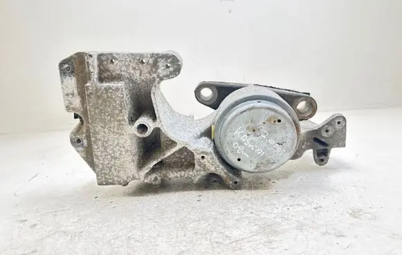 Nissan Qashqai Engine mount bracket