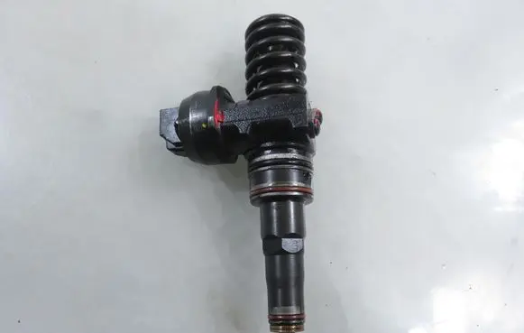 Volkswagen Golf IV Fuel injector 0414720215 038130073AG
