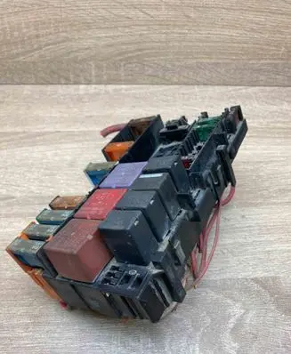 Renault Scenic I Fuse module 7703297988 7703297988A