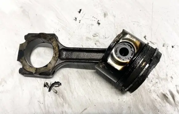 Alfa Romeo 156 Piston with connecting rod