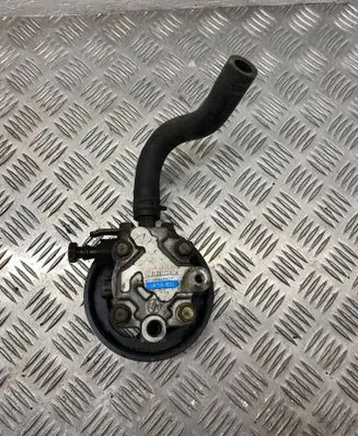 Mitsubishi Pajero Sport I Power steering pump MR4485507 31291004