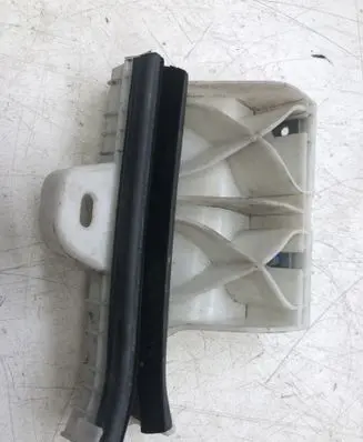 Peugeot 2008 I Front door windshield rail 9673361180