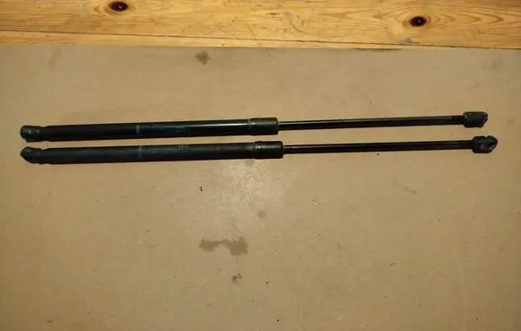 Opel Corsa D Tailgate/trunk strut/damper 13182537