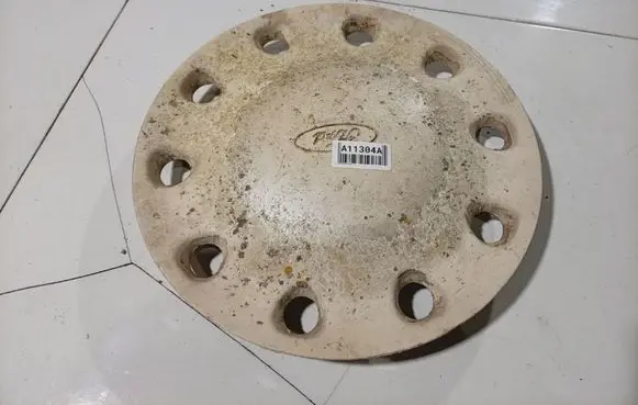 Ford Fiesta R13 wheel hub/cap/trim 83AB1130