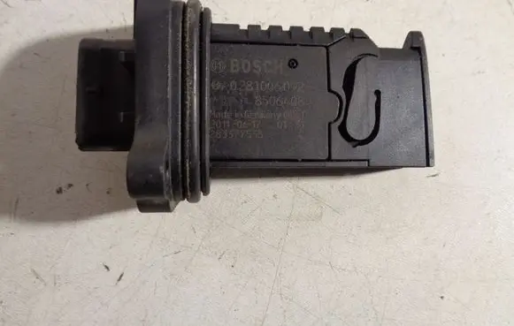 BMW 5 F10 F11 Mass air flow meter 8506408 0281006092