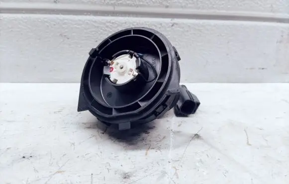 Volvo V70 Engine control unit/module fan 8666595