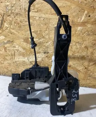 KIA Ceed Front door lock 29111