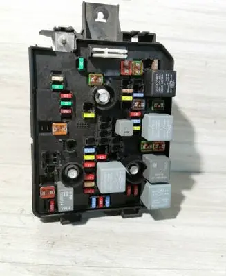 Opel Corsa E Fuse module 39117558 C000088 C0000886