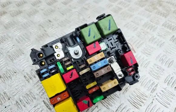 Peugeot 208 Fuse module 9804848480 453394401